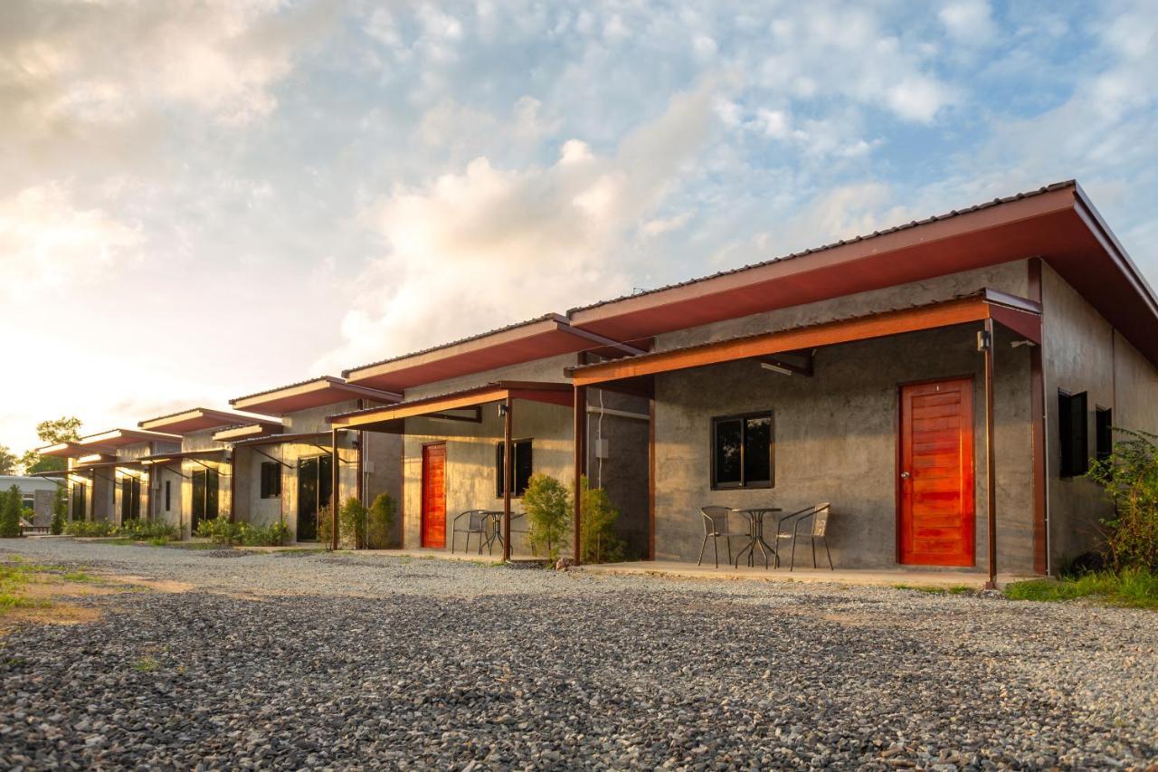 Malinee Resort Bang Tao Beach  Exterior foto
